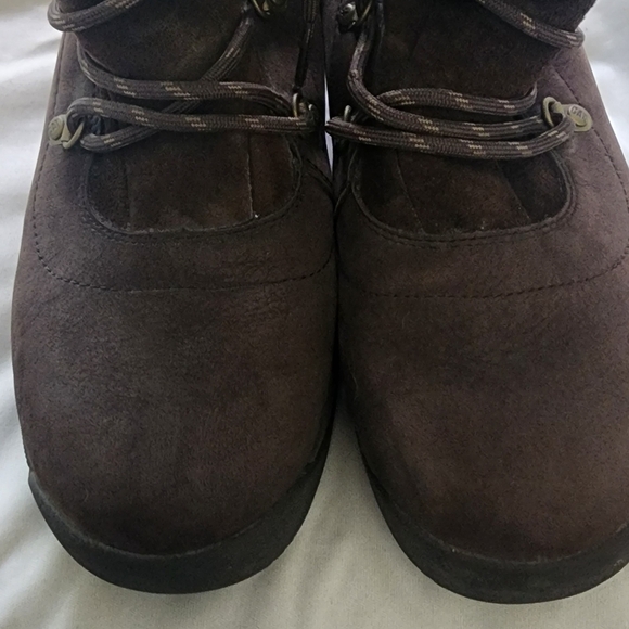 Winter Boot, Leather and Stylish - Picture 8 of 11